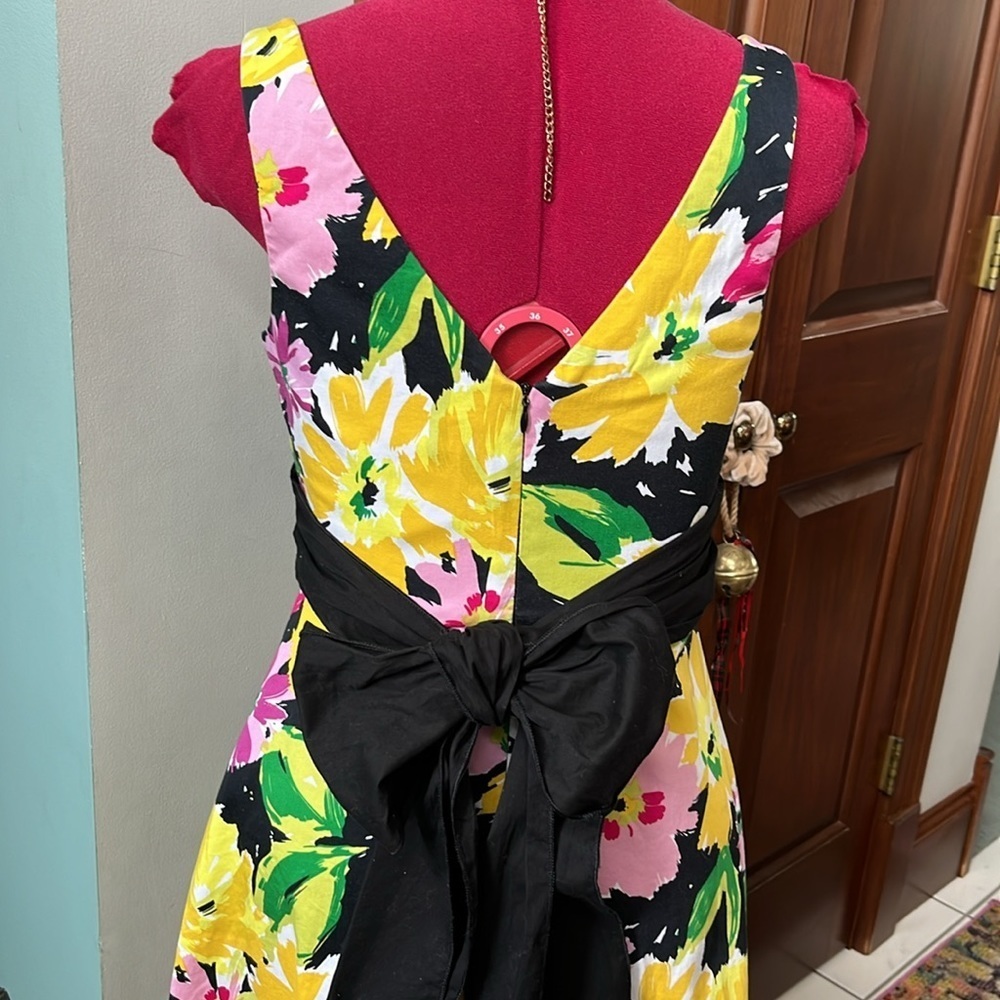 B. Smart  Sleeveless Floral Dress  fit & flare EUC stretch  Black /yellows  SZ 4 - Picture 11 of 14